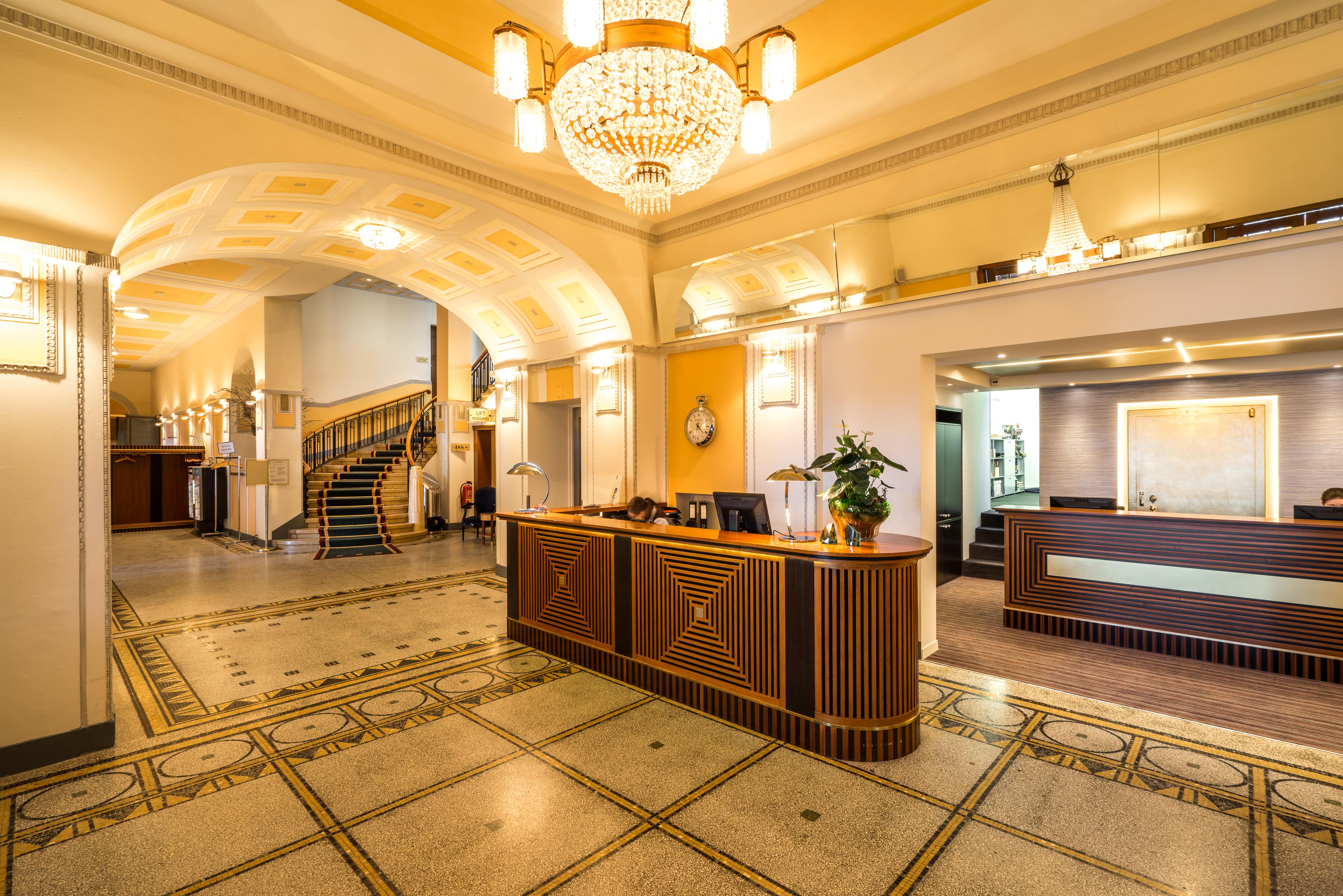 Art Deco Montana Lucern